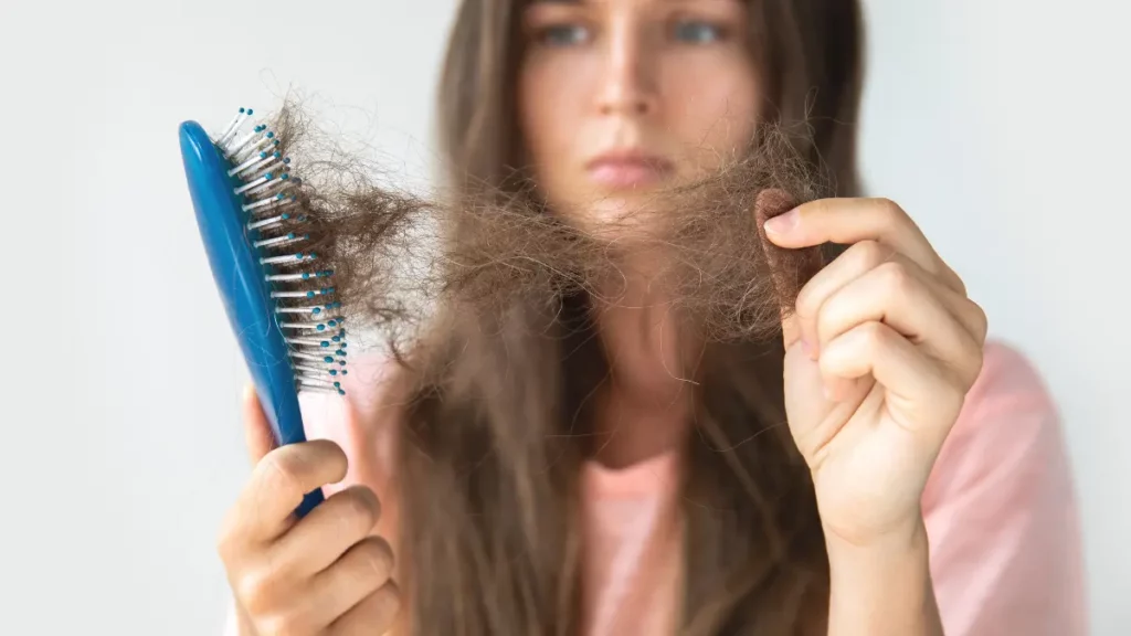 Quais as doenças que podem causar queda de cabelo