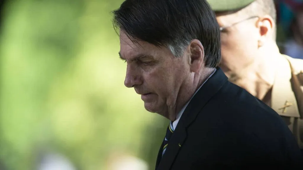 Aliados alertam sobre saúde e voz de Bolsonaro