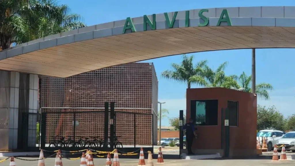 Anvisa recolhe antibiótico com vidro e suspende lote por impurezas